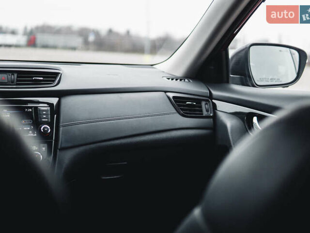 Красный Ниссан Rogue, объемом двигателя 2.49 л и пробегом 132 тыс. км за 16500 $, фото 15 на Automoto.ua