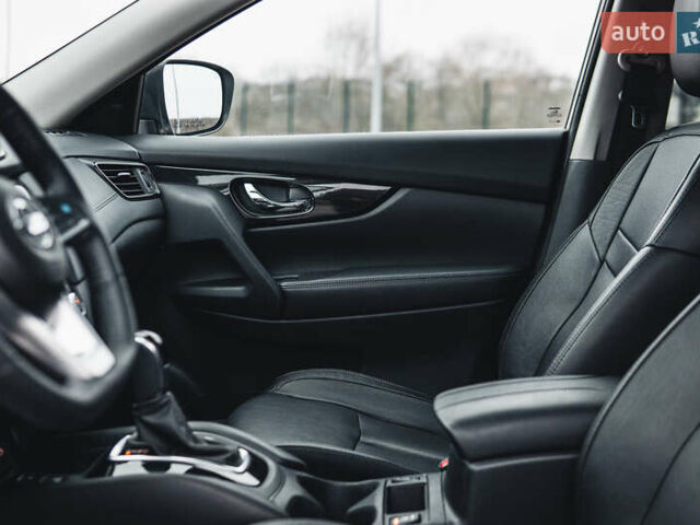 Красный Ниссан Rogue, объемом двигателя 2.49 л и пробегом 132 тыс. км за 16500 $, фото 22 на Automoto.ua