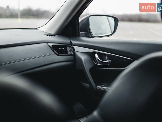 Красный Ниссан Rogue, объемом двигателя 2.49 л и пробегом 132 тыс. км за 16500 $, фото 16 на Automoto.ua