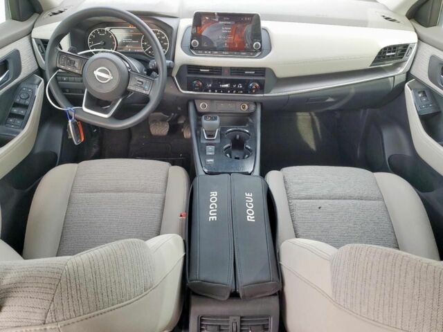 Червоний Ніссан Rogue, об'ємом двигуна 1.5 л та пробігом 71 тис. км за 20500 $, фото 6 на Automoto.ua