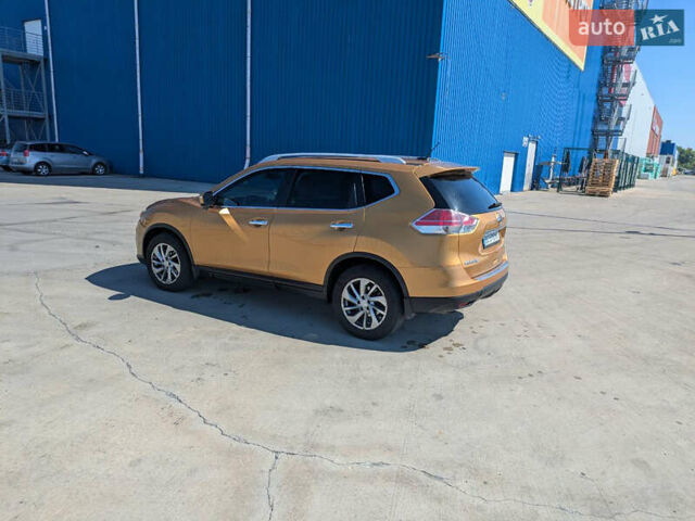Желтый Ниссан Rogue, объемом двигателя 2.49 л и пробегом 186 тыс. км за 12600 $, фото 3 на Automoto.ua