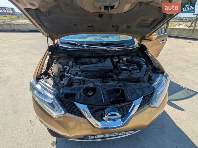 Желтый Ниссан Rogue, объемом двигателя 2.49 л и пробегом 186 тыс. км за 12600 $, фото 6 на Automoto.ua