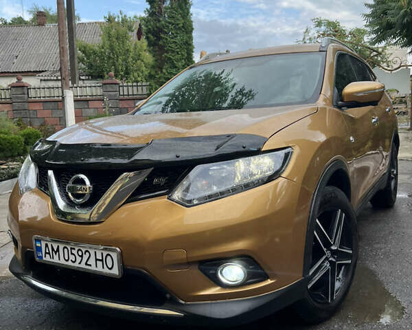 Желтый Ниссан Rogue, объемом двигателя 2.5 л и пробегом 125 тыс. км за 13999 $, фото 5 на Automoto.ua