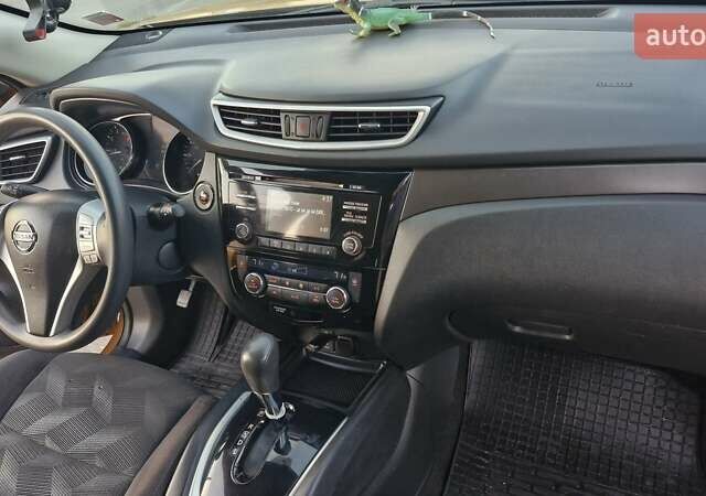 Ниссан Rogue 2014 в Рокитное на Automoto.ua Желтый Ниссан Rogue, объемом двигателя 2.49 л и пробегом 244 тыс. км за 9000 $, фото 4 на Automoto.ua