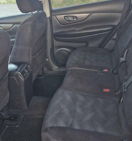 Ниссан Rogue 2014 в Рокитное на Automoto.ua Желтый Ниссан Rogue, объемом двигателя 2.49 л и пробегом 244 тыс. км за 9000 $, фото 6 на Automoto.ua