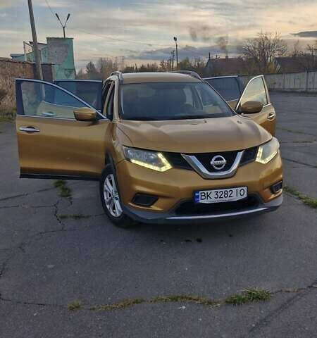 Ниссан Rogue 2014 в Рокитное на Automoto.ua Желтый Ниссан Rogue, объемом двигателя 2.49 л и пробегом 244 тыс. км за 9000 $, фото 1 на Automoto.ua