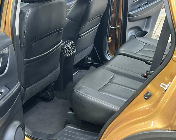 Желтый Ниссан Rogue, объемом двигателя 2.5 л и пробегом 125 тыс. км за 13999 $, фото 15 на Automoto.ua