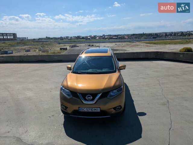 Желтый Ниссан Rogue, объемом двигателя 2.49 л и пробегом 186 тыс. км за 12600 $, фото 2 на Automoto.ua