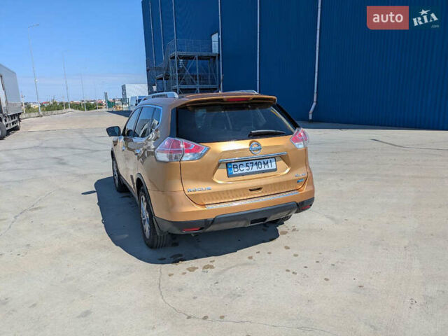 Желтый Ниссан Rogue, объемом двигателя 2.49 л и пробегом 186 тыс. км за 12600 $, фото 4 на Automoto.ua