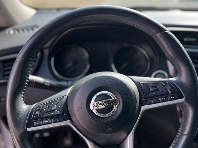 Серый Ниссан Rogue, объемом двигателя 0 л и пробегом 135 тыс. км за 14200 $, фото 5 на Automoto.ua