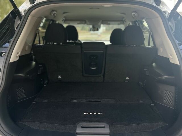 Серый Ниссан Rogue, объемом двигателя 0 л и пробегом 135 тыс. км за 14200 $, фото 6 на Automoto.ua