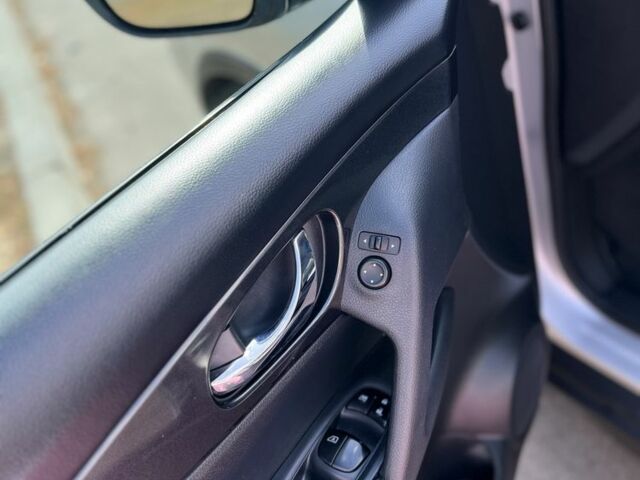 Серый Ниссан Rogue, объемом двигателя 0 л и пробегом 135 тыс. км за 14200 $, фото 7 на Automoto.ua