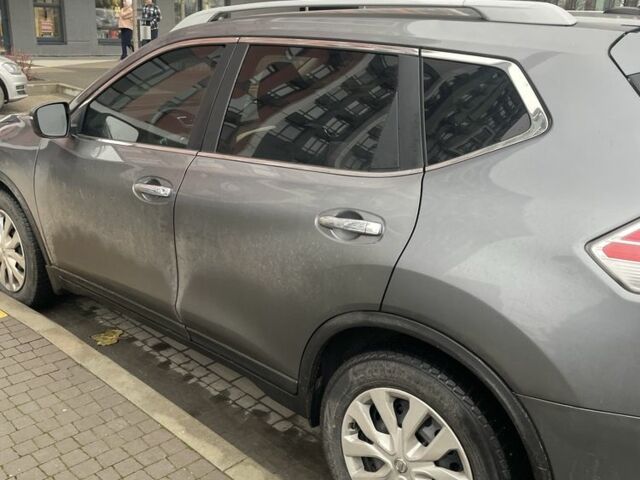 Серый Ниссан Rogue, объемом двигателя 2.5 л и пробегом 189 тыс. км за 12800 $, фото 4 на Automoto.ua