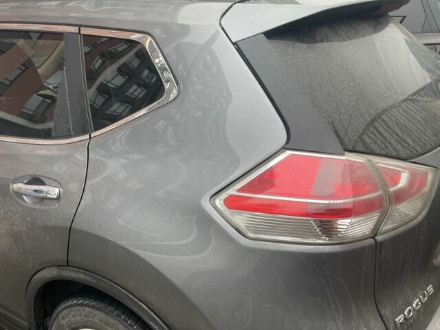 Серый Ниссан Rogue, объемом двигателя 2.5 л и пробегом 189 тыс. км за 12800 $, фото 3 на Automoto.ua