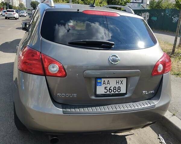 Серый Ниссан Rogue, объемом двигателя 2.5 л и пробегом 180 тыс. км за 6000 $, фото 1 на Automoto.ua
