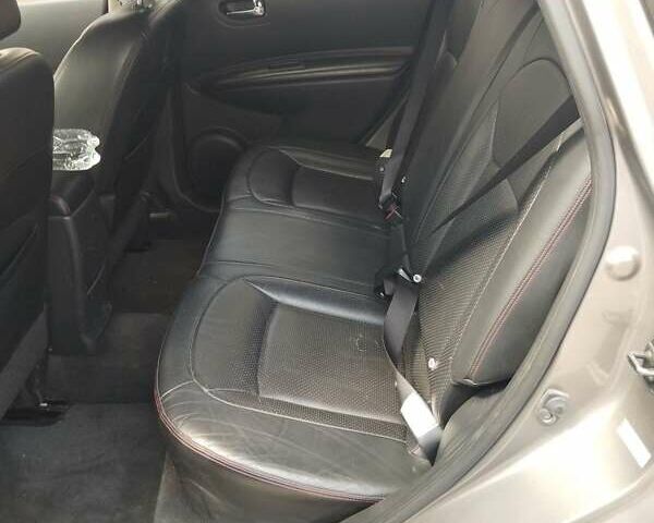 Серый Ниссан Rogue, объемом двигателя 2.5 л и пробегом 180 тыс. км за 6000 $, фото 4 на Automoto.ua