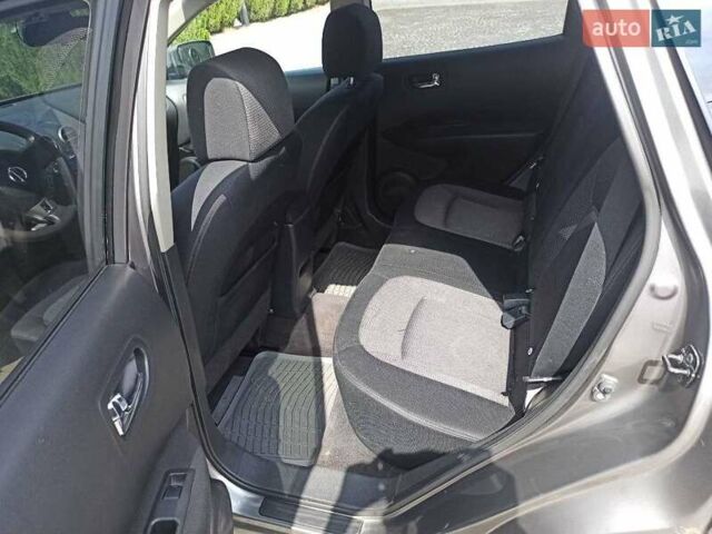 Серый Ниссан Rogue, объемом двигателя 2.5 л и пробегом 340 тыс. км за 6600 $, фото 7 на Automoto.ua