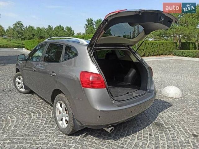 Серый Ниссан Rogue, объемом двигателя 2.5 л и пробегом 340 тыс. км за 6600 $, фото 2 на Automoto.ua