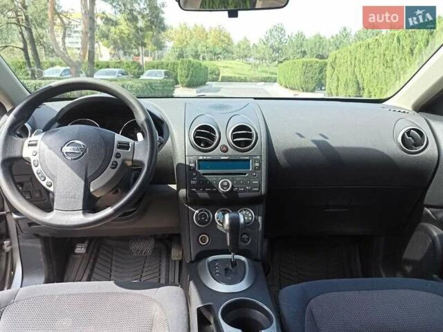 Серый Ниссан Rogue, объемом двигателя 2.5 л и пробегом 340 тыс. км за 6600 $, фото 5 на Automoto.ua