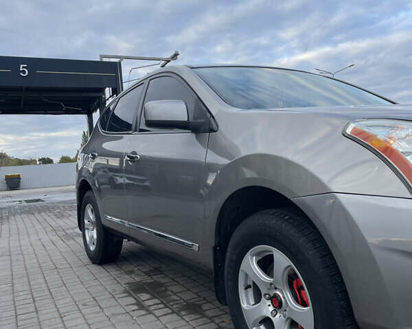 Сірий Ніссан Rogue, об'ємом двигуна 2.49 л та пробігом 370 тис. км за 7800 $, фото 3 на Automoto.ua