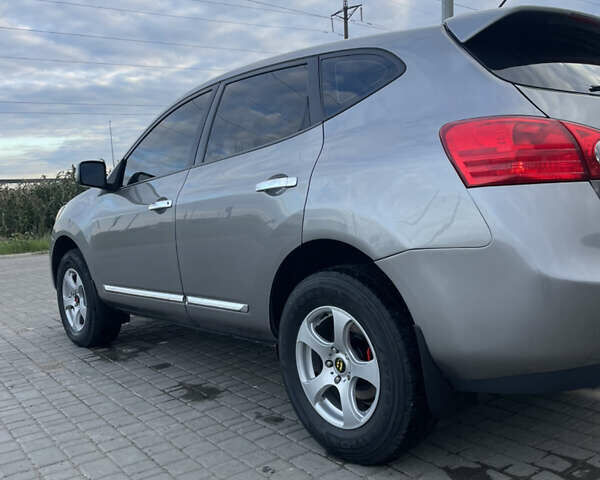 Сірий Ніссан Rogue, об'ємом двигуна 2.49 л та пробігом 370 тис. км за 7800 $, фото 4 на Automoto.ua