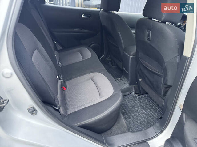 Серый Ниссан Rogue, объемом двигателя 2.5 л и пробегом 180 тыс. км за 7900 $, фото 10 на Automoto.ua