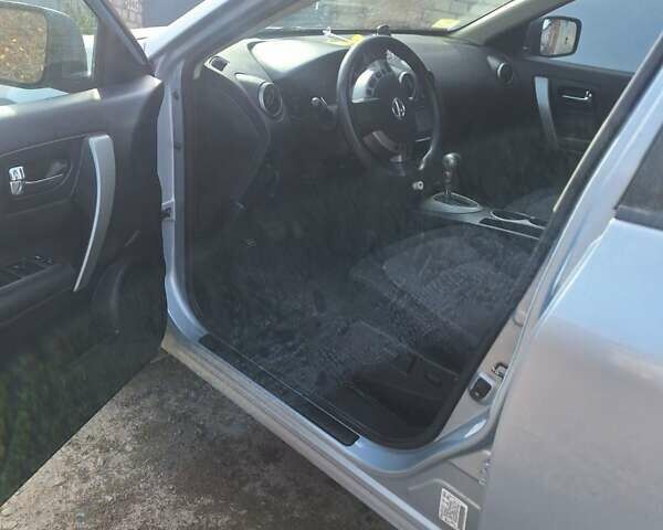 Сірий Ніссан Rogue, об'ємом двигуна 2.5 л та пробігом 197 тис. км за 7999 $, фото 4 на Automoto.ua