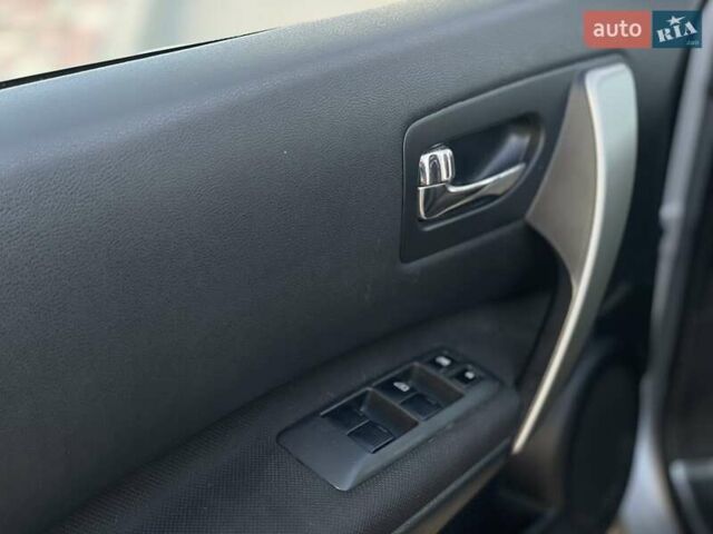 Сірий Ніссан Rogue, об'ємом двигуна 2.5 л та пробігом 234 тис. км за 9600 $, фото 12 на Automoto.ua