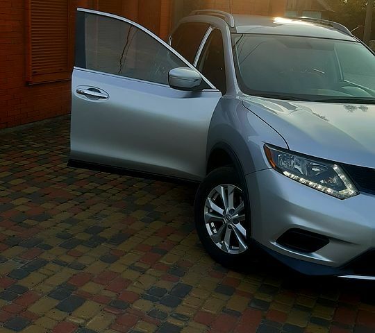 Серый Ниссан Rogue, объемом двигателя 2.5 л и пробегом 173 тыс. км за 12900 $, фото 2 на Automoto.ua