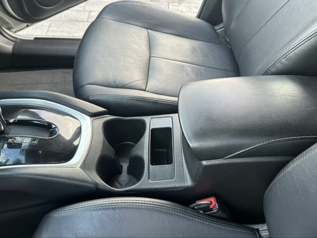 Серый Ниссан Rogue, объемом двигателя 2.5 л и пробегом 300 тыс. км за 9900 $, фото 16 на Automoto.ua