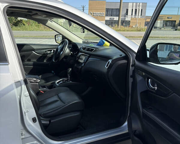 Серый Ниссан Rogue, объемом двигателя 2.49 л и пробегом 189 тыс. км за 12750 $, фото 9 на Automoto.ua