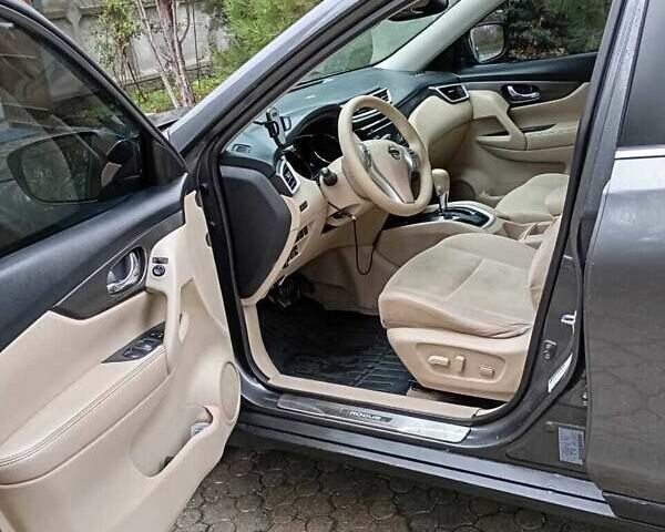 Серый Ниссан Rogue, объемом двигателя 2.5 л и пробегом 173 тыс. км за 12000 $, фото 7 на Automoto.ua