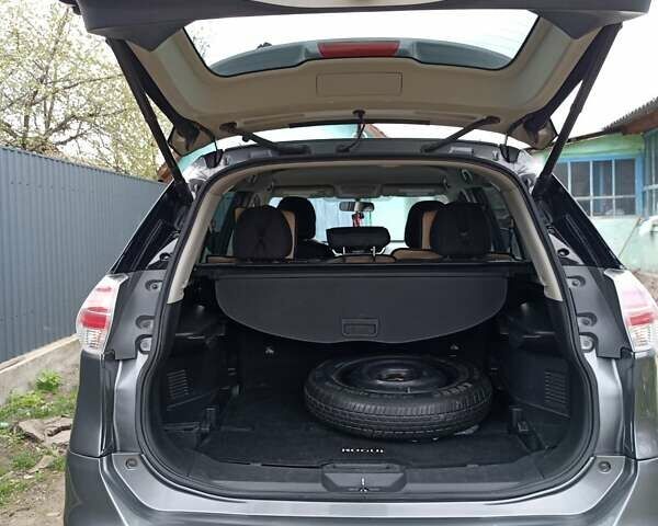 Серый Ниссан Rogue, объемом двигателя 0 л и пробегом 127 тыс. км за 13200 $, фото 4 на Automoto.ua