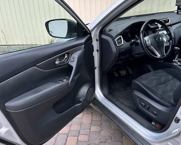 Серый Ниссан Rogue, объемом двигателя 2.49 л и пробегом 167 тыс. км за 13500 $, фото 1 на Automoto.ua