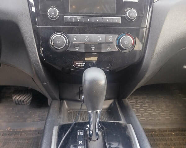 Серый Ниссан Rogue, объемом двигателя 2.49 л и пробегом 164 тыс. км за 11000 $, фото 1 на Automoto.ua