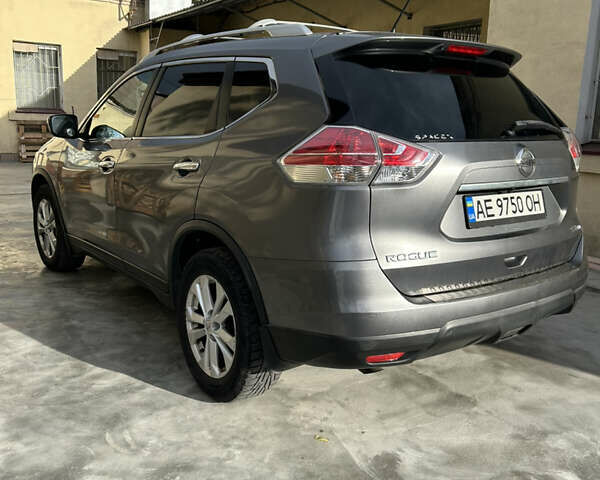 Серый Ниссан Rogue, объемом двигателя 2.5 л и пробегом 226 тыс. км за 11300 $, фото 5 на Automoto.ua