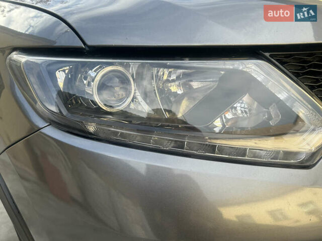 Серый Ниссан Rogue, объемом двигателя 2.5 л и пробегом 226 тыс. км за 11300 $, фото 11 на Automoto.ua