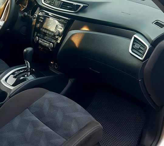 Серый Ниссан Rogue, объемом двигателя 2.5 л и пробегом 173 тыс. км за 12900 $, фото 8 на Automoto.ua