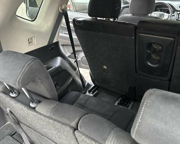 Серый Ниссан Rogue, объемом двигателя 2.49 л и пробегом 167 тыс. км за 13500 $, фото 6 на Automoto.ua