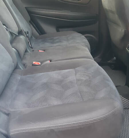 Серый Ниссан Rogue, объемом двигателя 2.5 л и пробегом 175 тыс. км за 11500 $, фото 16 на Automoto.ua