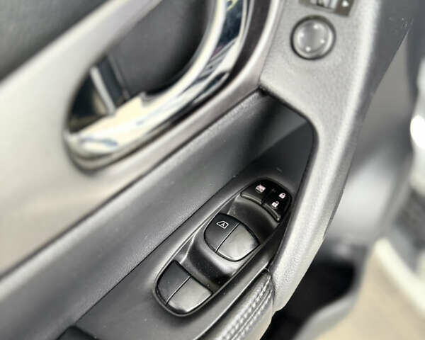 Сірий Ніссан Rogue, об'ємом двигуна 2.49 л та пробігом 176 тис. км за 14199 $, фото 15 на Automoto.ua