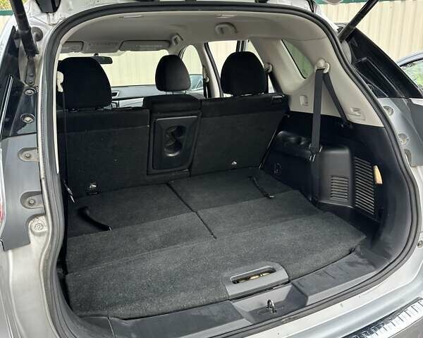 Серый Ниссан Rogue, объемом двигателя 2.49 л и пробегом 167 тыс. км за 13500 $, фото 5 на Automoto.ua