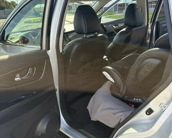 Серый Ниссан Rogue, объемом двигателя 2.49 л и пробегом 189 тыс. км за 12750 $, фото 12 на Automoto.ua