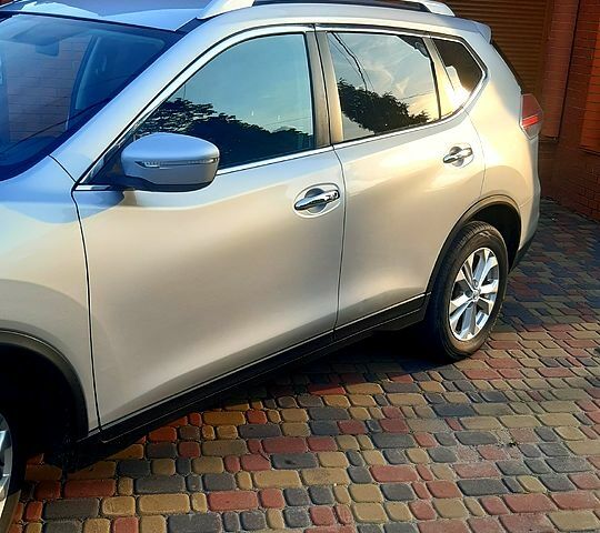 Серый Ниссан Rogue, объемом двигателя 2.5 л и пробегом 173 тыс. км за 12900 $, фото 3 на Automoto.ua