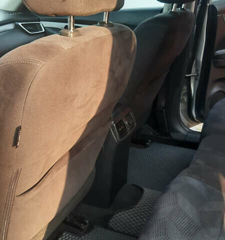 Серый Ниссан Rogue, объемом двигателя 2.5 л и пробегом 175 тыс. км за 11500 $, фото 24 на Automoto.ua