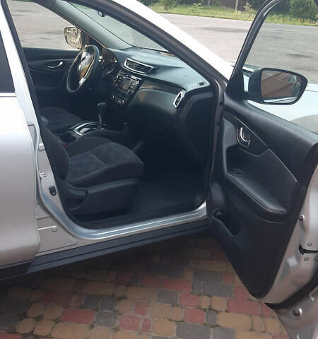 Серый Ниссан Rogue, объемом двигателя 2.5 л и пробегом 175 тыс. км за 11500 $, фото 11 на Automoto.ua