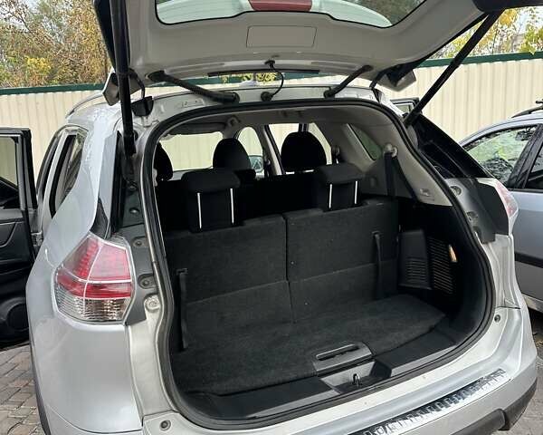 Серый Ниссан Rogue, объемом двигателя 2.49 л и пробегом 167 тыс. км за 13500 $, фото 4 на Automoto.ua