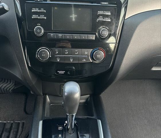 Серый Ниссан Rogue, объемом двигателя 2.5 л и пробегом 300 тыс. км за 9900 $, фото 20 на Automoto.ua