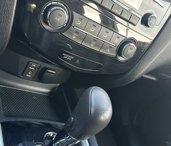 Серый Ниссан Rogue, объемом двигателя 2.5 л и пробегом 300 тыс. км за 9900 $, фото 8 на Automoto.ua