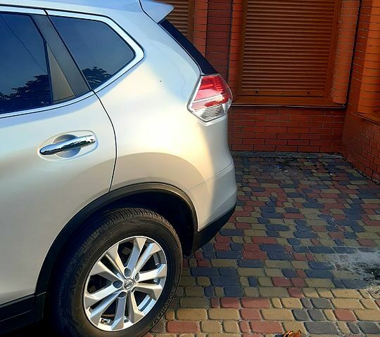 Серый Ниссан Rogue, объемом двигателя 2.5 л и пробегом 173 тыс. км за 12900 $, фото 4 на Automoto.ua